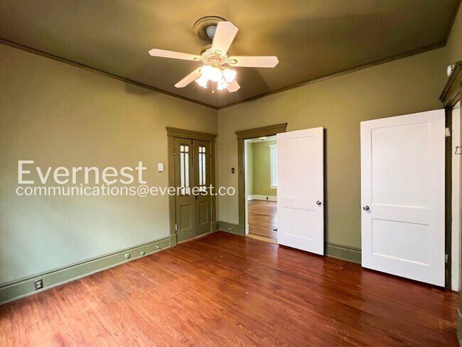 Building Photo - 2 Bed/1 Bath Home with Fenced Yard / Available Now!