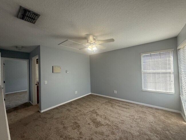 Building Photo - 3004 Downan Point Dr