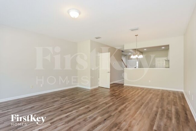 Building Photo - 6947 Roundleaf Dr