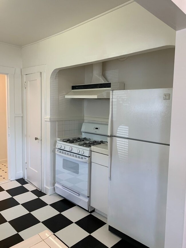 Building Photo - Corner Home in Daly City's Bayshore District