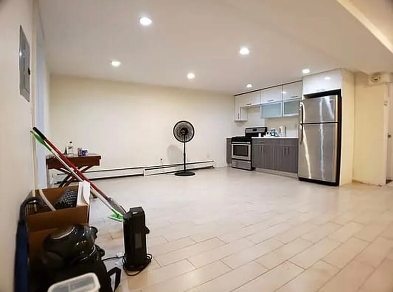 Building Photo - 98 Harman St