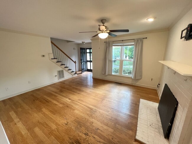 Building Photo - Cozy 3 bedroom home within minutes to Bond Park