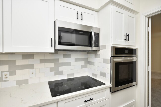 Building Photo - 2600 Bellefontaine St