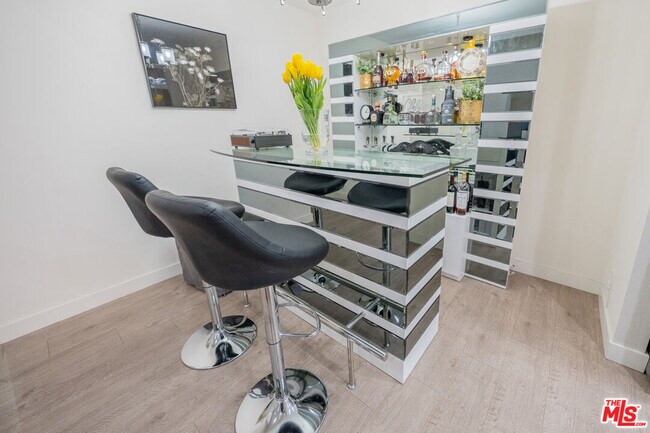 Building Photo - 15425 Sherman Way