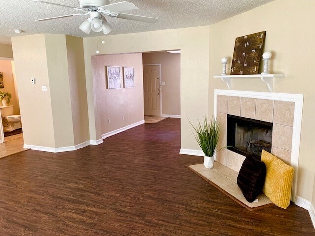 Building Photo - Huge home features 4 bedrooms & 2.5 baths for Rent!
