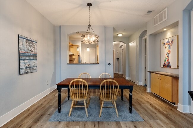 Building Photo - 2600 Hillsboro Pike