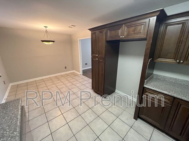 Building Photo - 522 Fawn Lake Dr