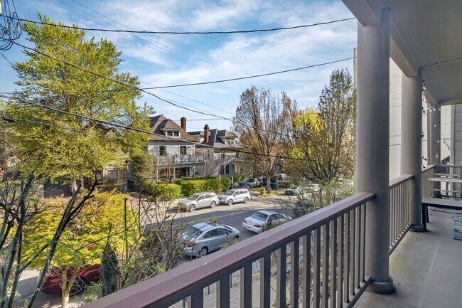 Building Photo - Vintage Charm Meets Modern Comfort in NW Portland