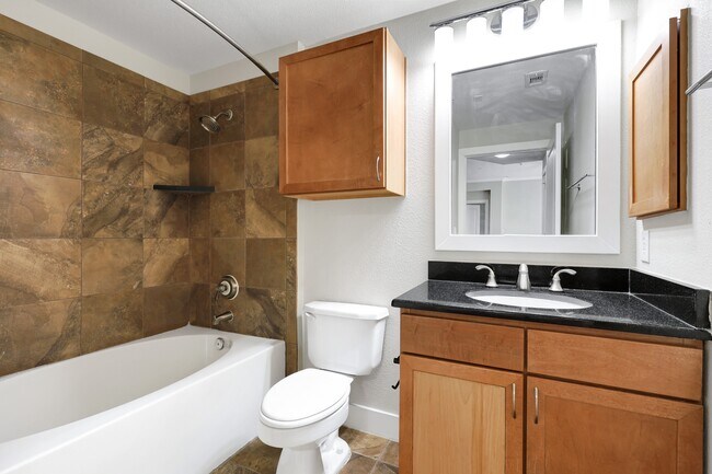 Building Photo - 7342 Oak Manor Dr