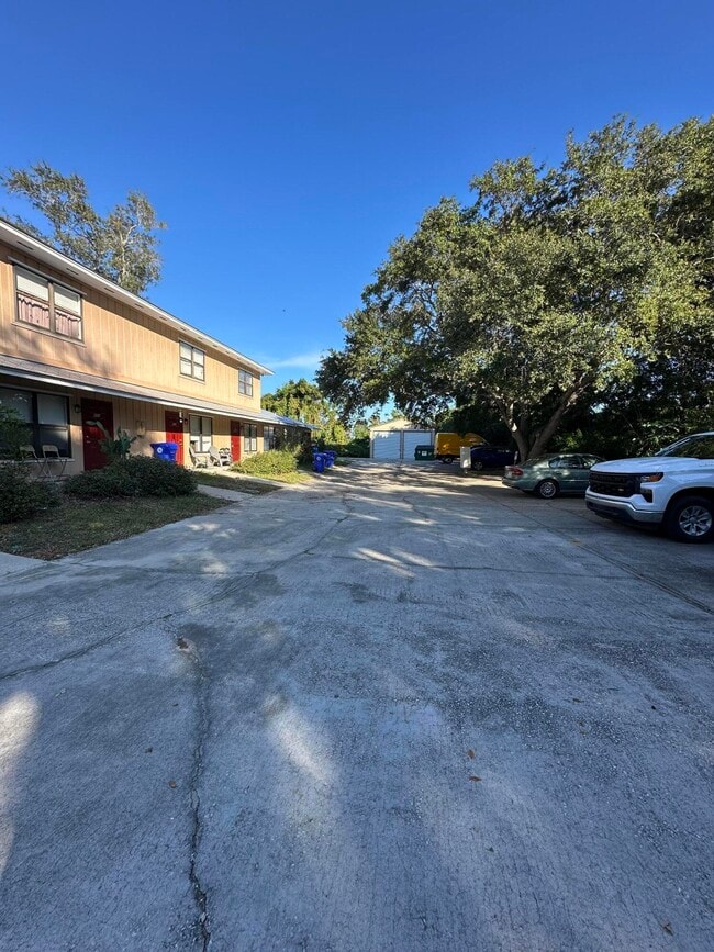 Building Photo - 948 Louisiana Ave