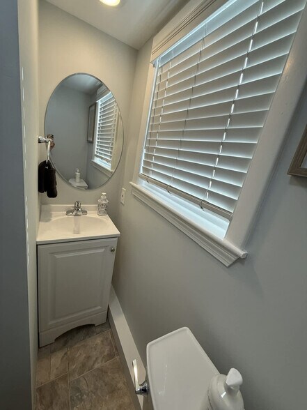 Building Photo - 4 Auburn Ave Ext