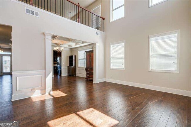 Building Photo - 4215 Miramount Overlook