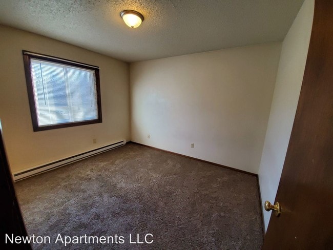 Building Photo - 1301 W 16th St S