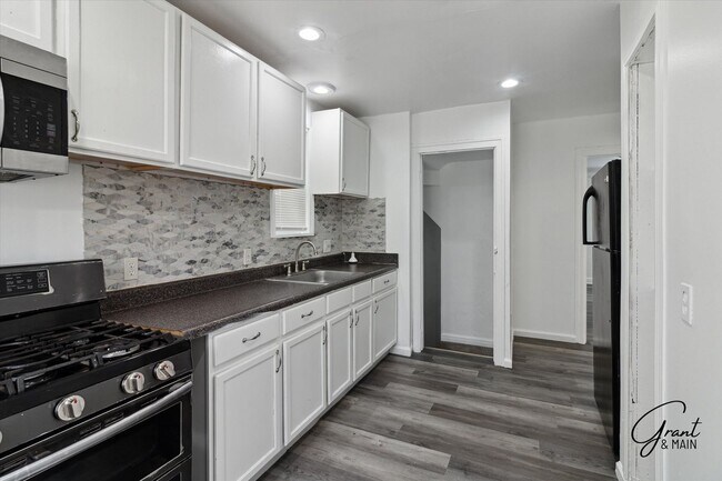 Building Photo - #1300 3 bedrooms