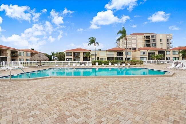 Building Photo - 6104 Palma Del Mar Blvd S