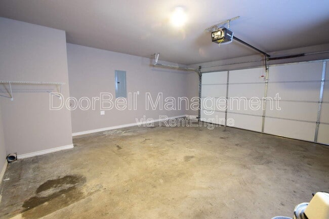 Building Photo - 512 S Haynie St