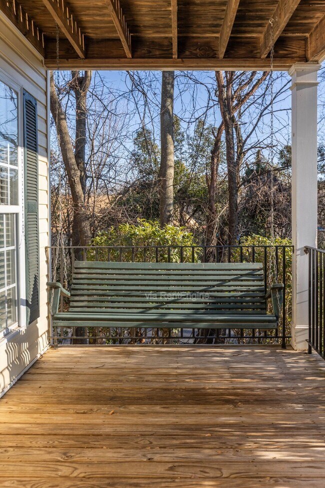 Building Photo - 102 Wellington Ave