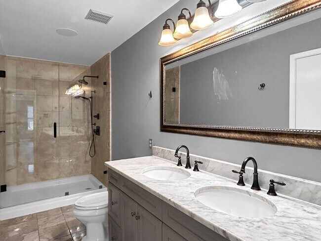 Building Photo - Freshly Updated 4-Bedroom Home with Pool, Fireplace & New Flooring in Universal City