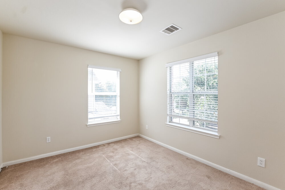 Building Photo - 8131 Barnes Ridge Ln