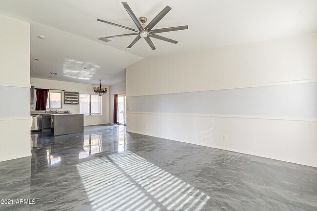 Building Photo - 2669 E Bellerive Dr
