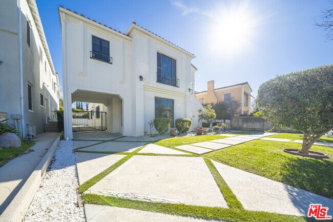 Building Photo - 1032 Masselin Ave