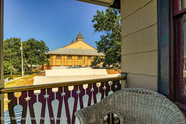 Building Photo - 14 New York Ave