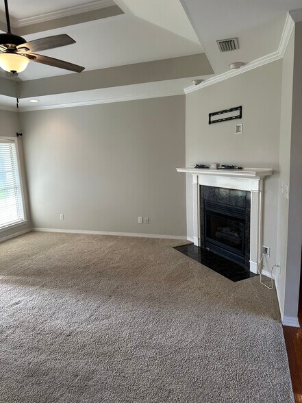 Building Photo - 5448 Henning Dr W