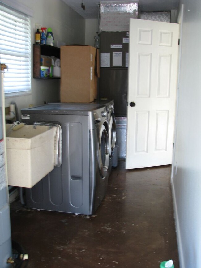 Building Photo - Beautiful 11.16 Acre Farm with Lots of Ame...