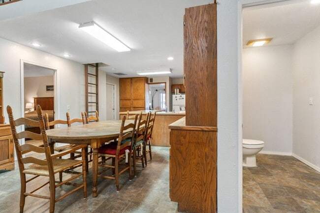 Building Photo - 6 Bed 3 Bath Accessible Rambler