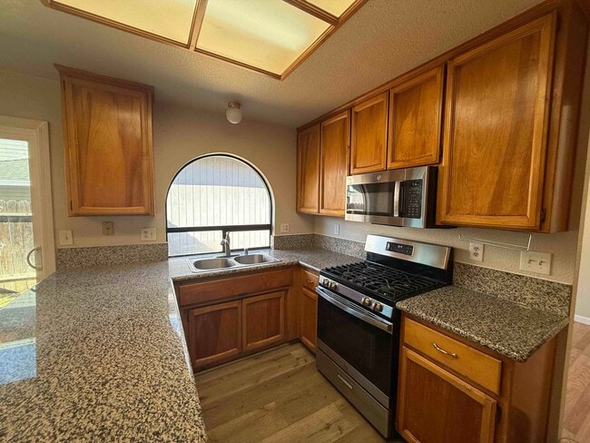 Building Photo - 8228 Bluehaven Ct