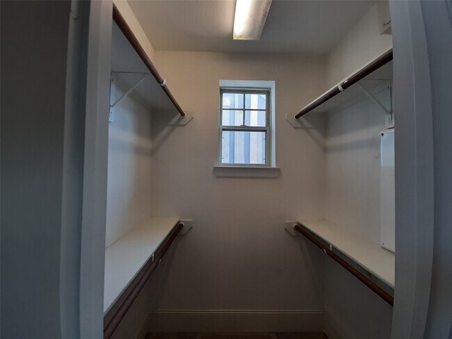 Building Photo - 4315 Schuler St