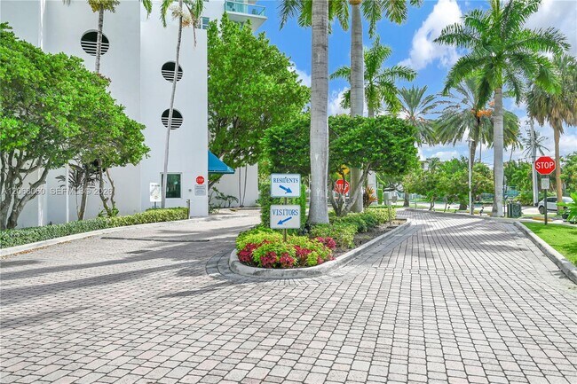 Building Photo - 7900 Harbor Island Dr