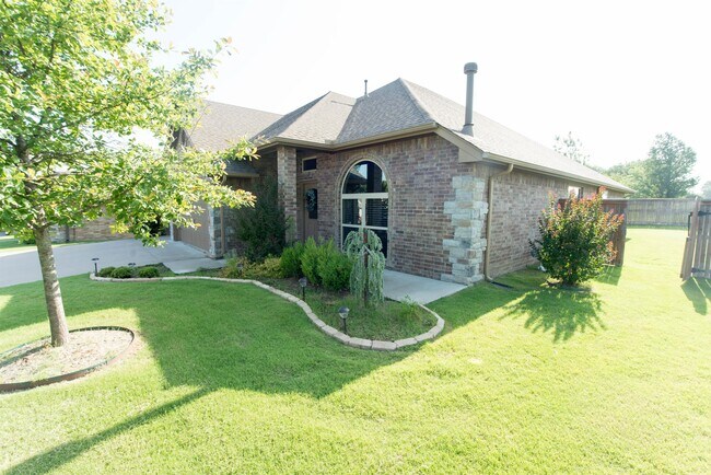 Building Photo - 11015 Augusta Dr