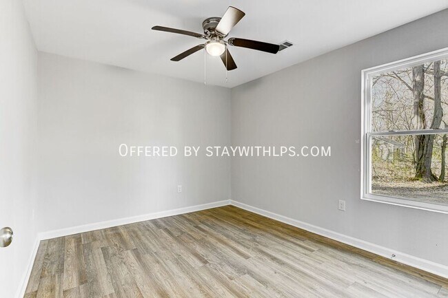 Building Photo - 2927 Beechmont St