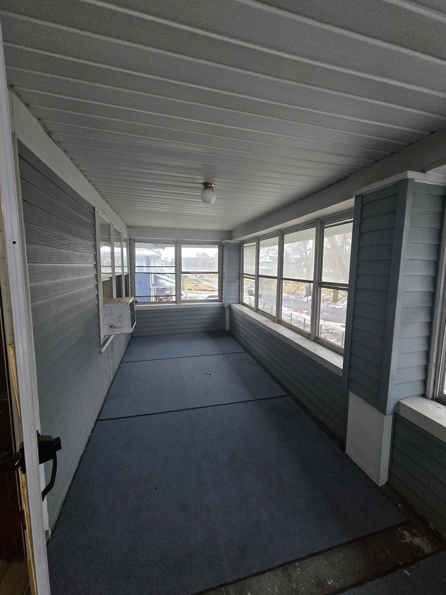 Building Photo - 2358 Putnam St