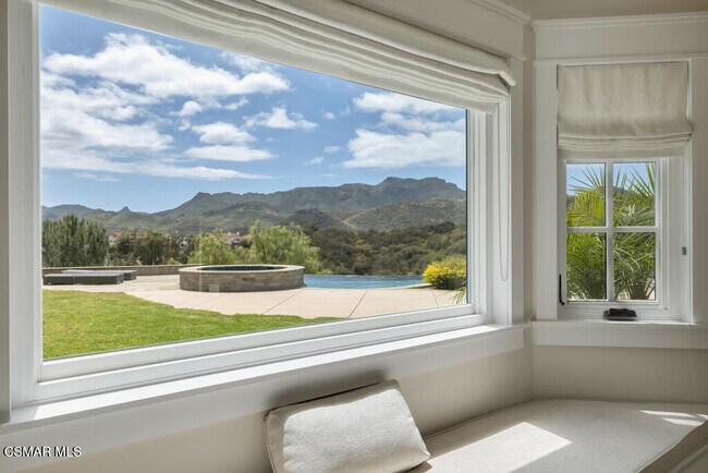 Building Photo - 2076 Hillsbury Rd