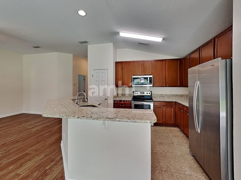 Building Photo - 351 N Twin Maple Rd