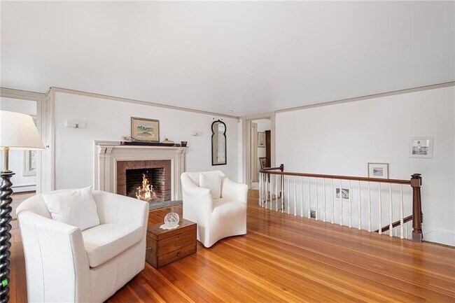 Building Photo - 5 Cushing St