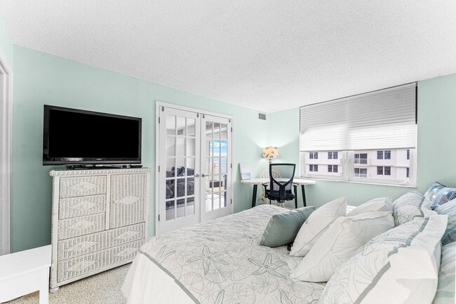 Building Photo - 3215 S Ocean Blvd