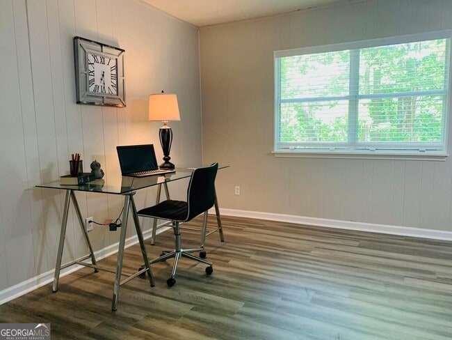 Building Photo - 180 Crabtree Dr