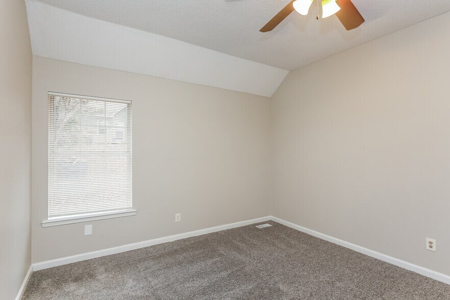 Building Photo - 2775 Waterford Park Dr