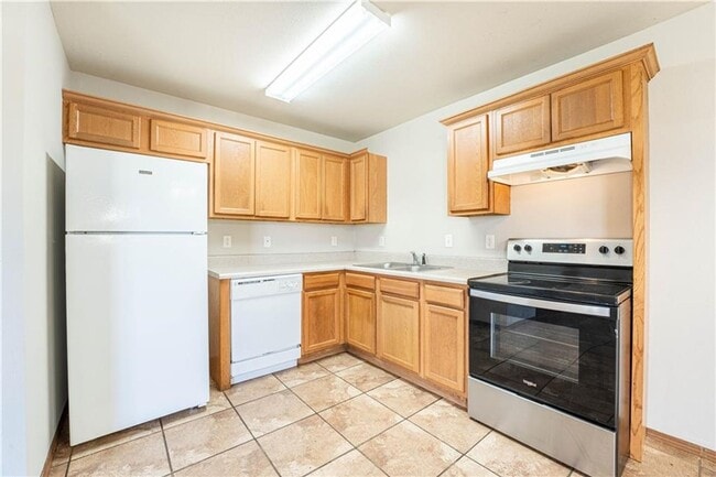Building Photo - 310 E Marietta Ct
