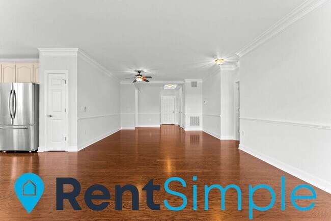 Building Photo - 15221 Royal Crest Dr