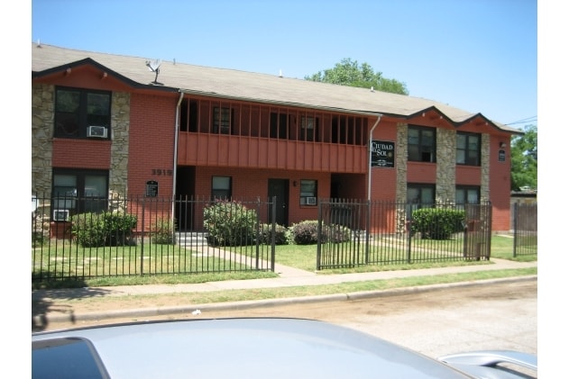 Building Photo - Sydney Street Villa Apartments