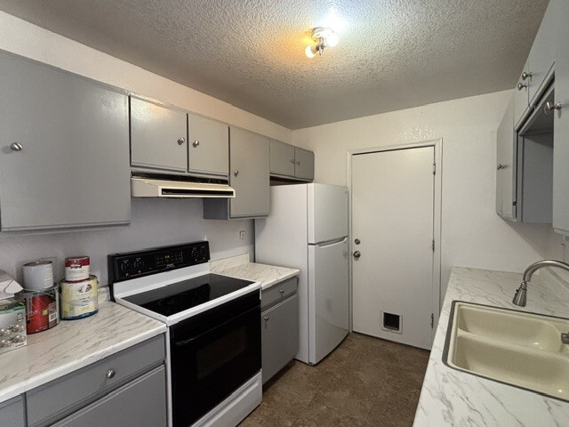 Building Photo - 2700 W Shauna Dr