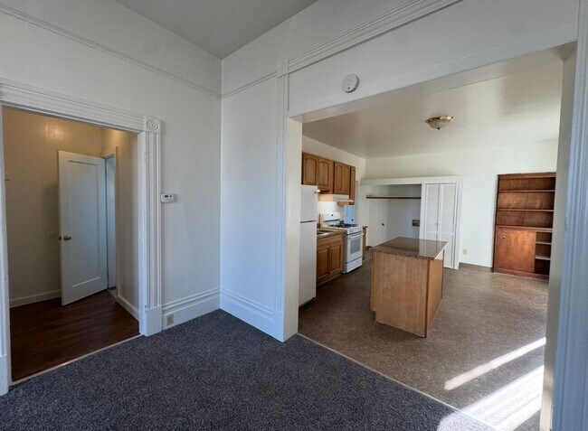 Building Photo - 250 Grant St