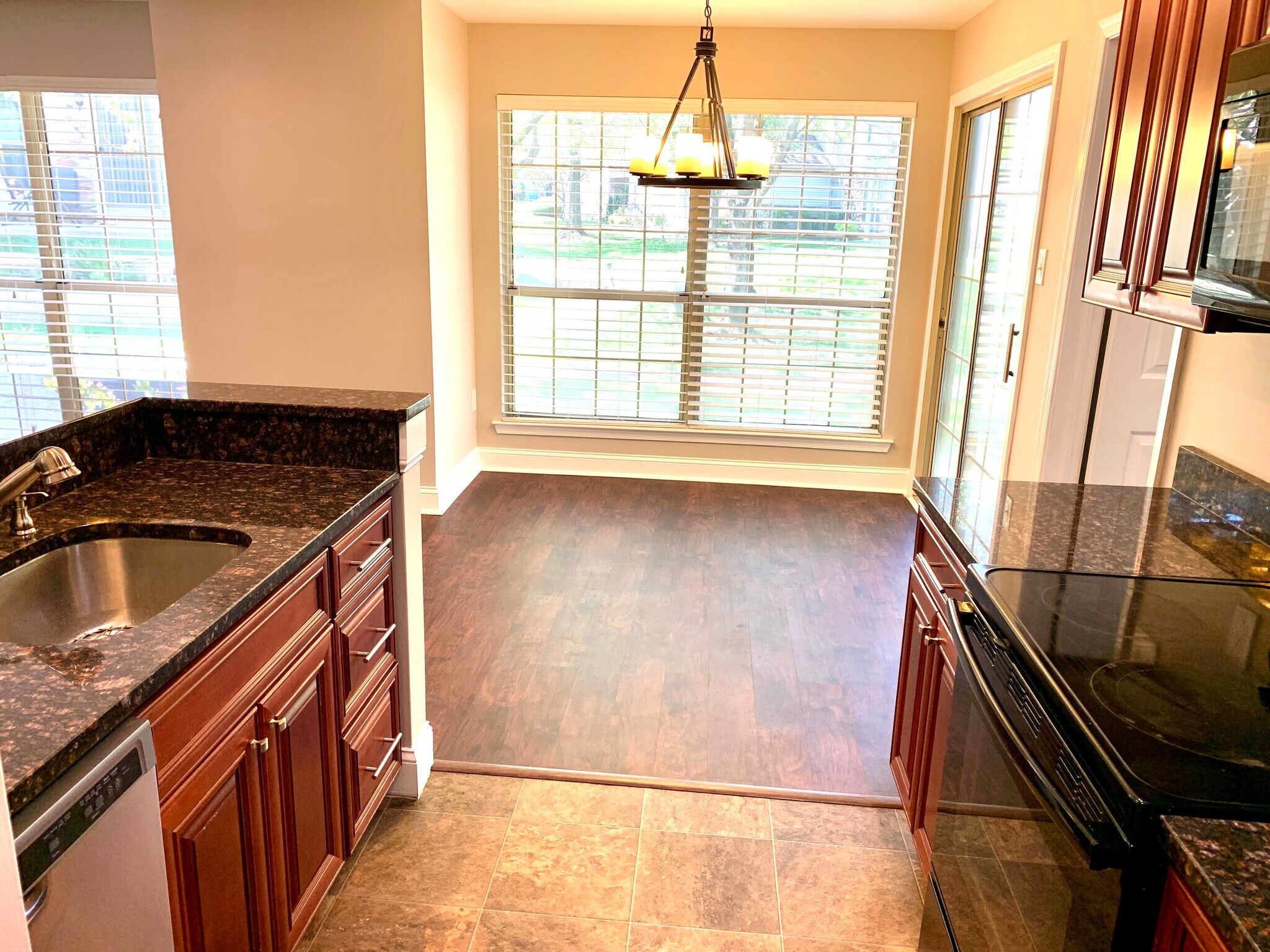 Building Photo - 1109 Foxmeadow Dr