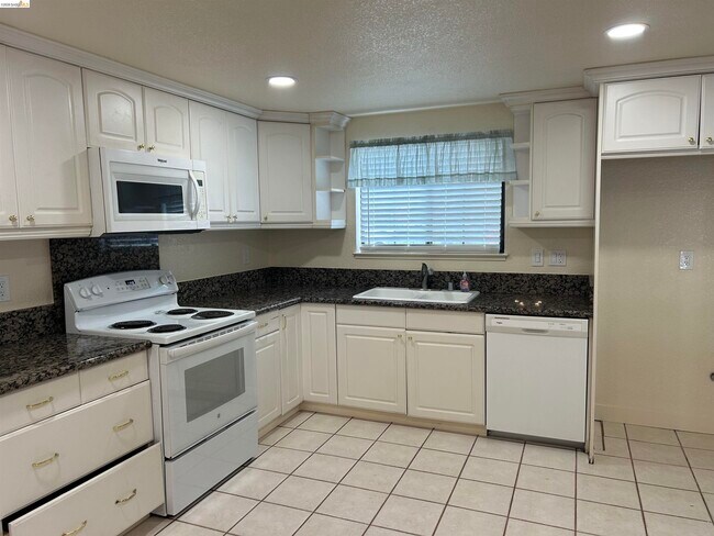 Building Photo - 2632 Point Lobos Ct