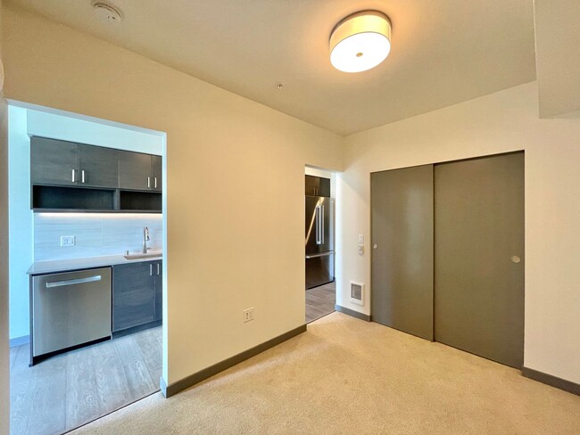 Building Photo - Modern Home For Rent