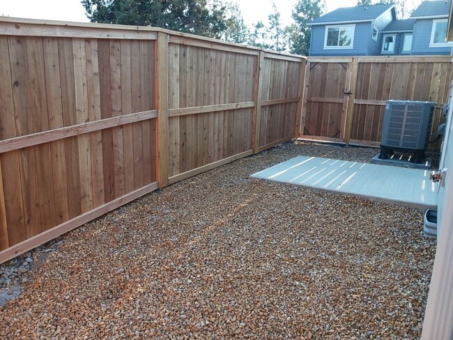 Building Photo - Fantastic Brand New 1 Bedroom Townhouse